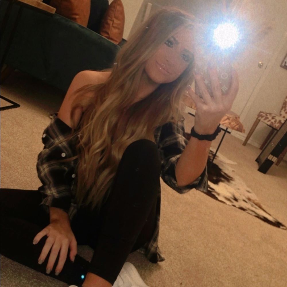 Meet your Posher, Emilee